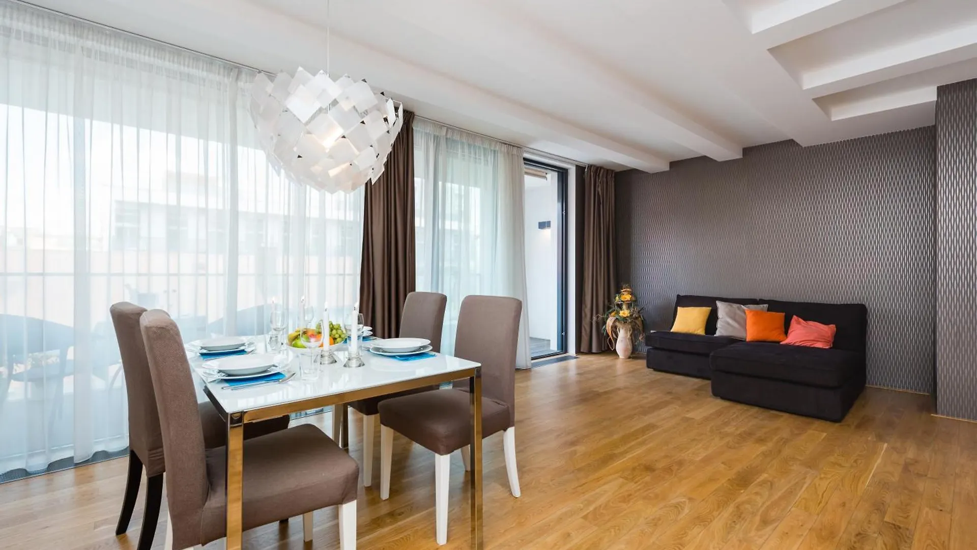 EMPIRENT Karlin Apartments Prag Aparthotel