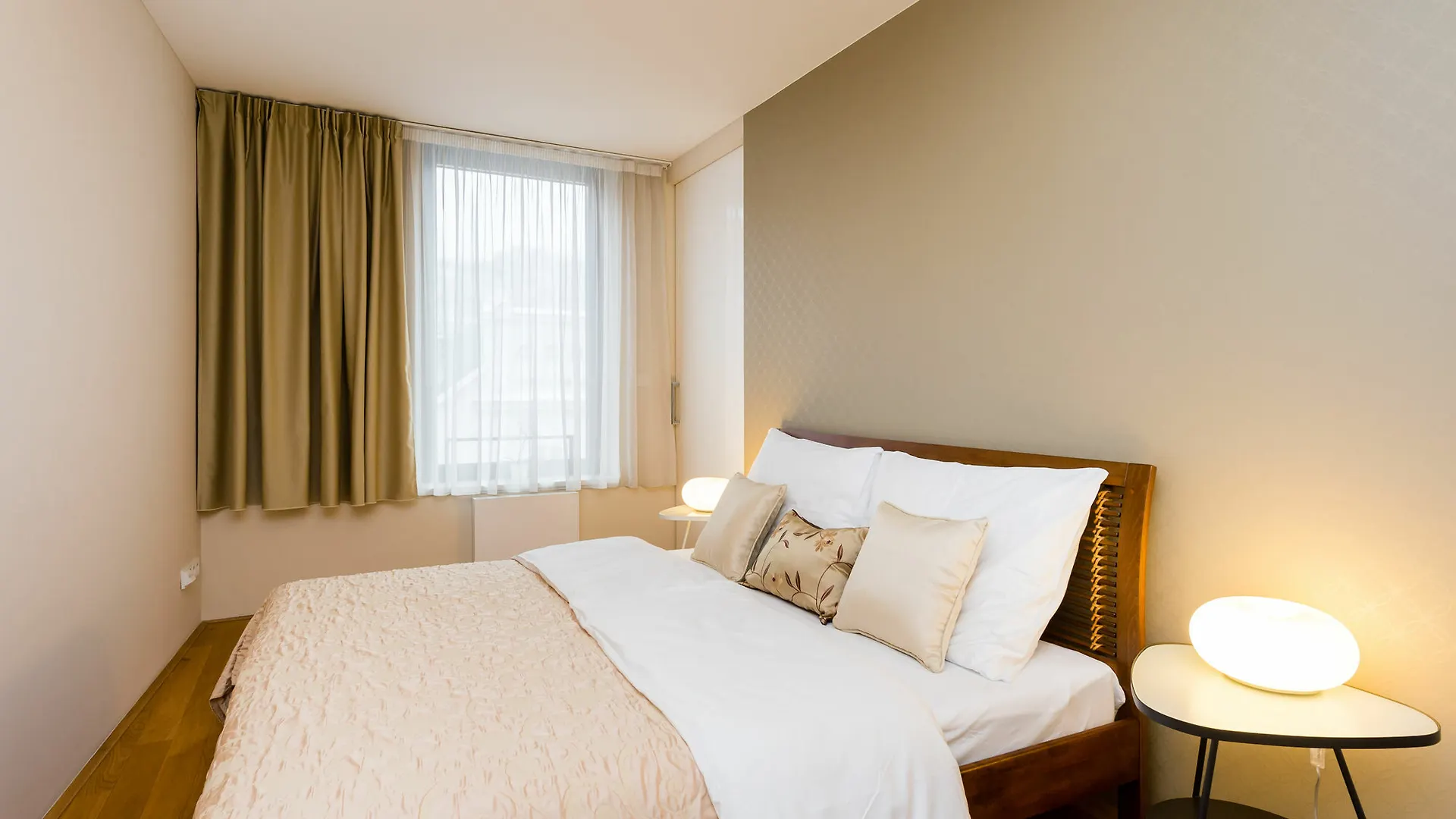 EMPIRENT Karlin Apartments Prag 4*,